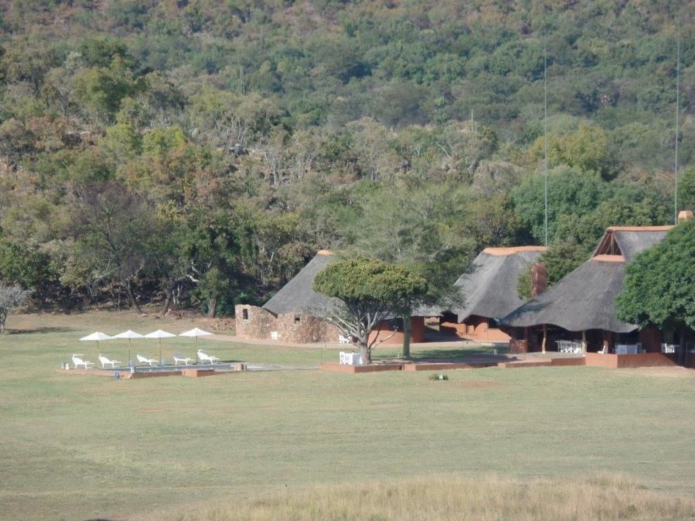 Zebras Crossing Private Game Lodge โมดิมอเลอ ภายนอก รูปภาพ