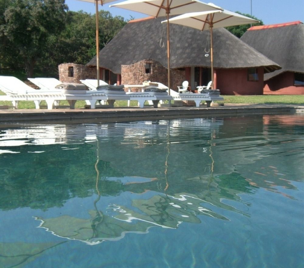 Zebras Crossing Private Game Lodge โมดิมอเลอ ภายนอก รูปภาพ