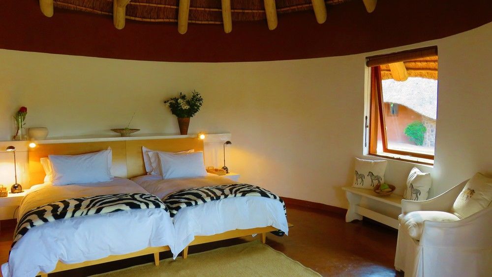 Zebras Crossing Private Game Lodge โมดิมอเลอ ภายนอก รูปภาพ