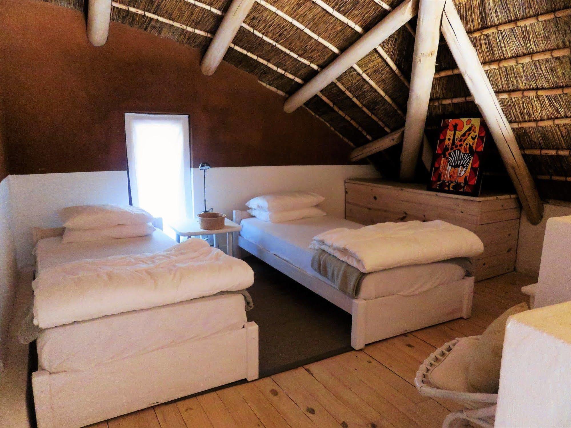 Zebras Crossing Private Game Lodge โมดิมอเลอ ภายนอก รูปภาพ