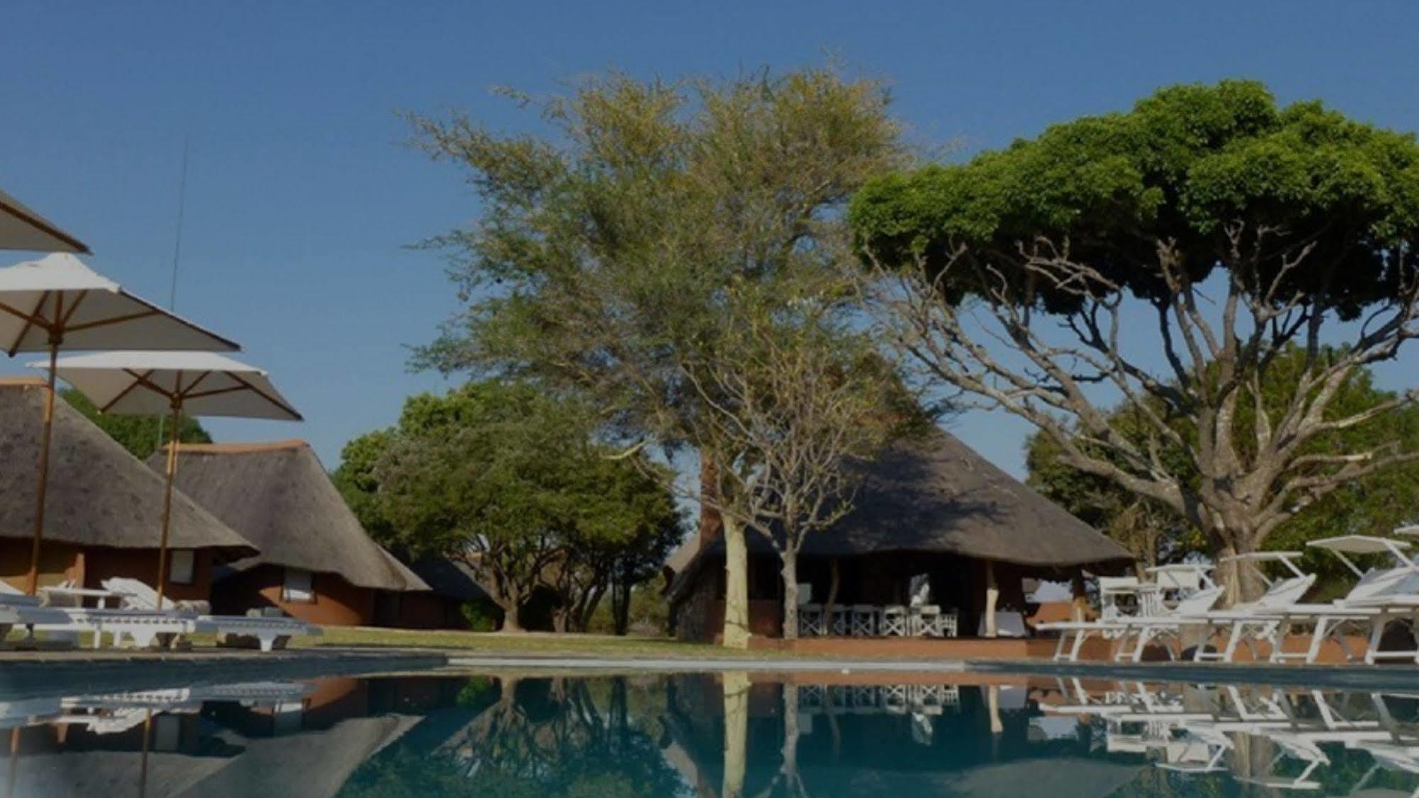 Zebras Crossing Private Game Lodge โมดิมอเลอ ภายนอก รูปภาพ