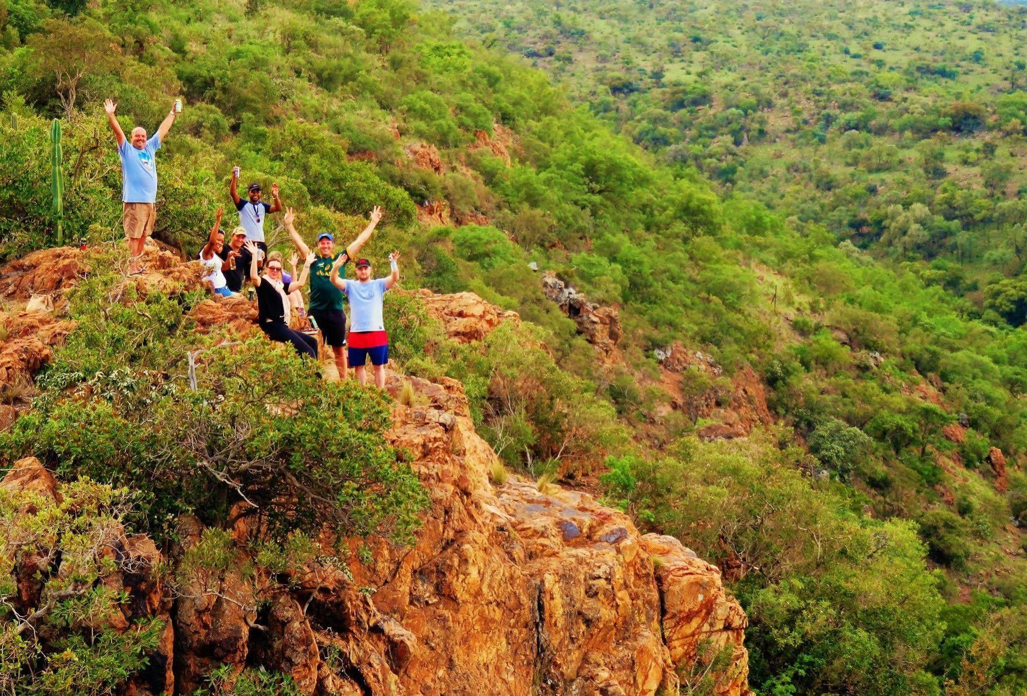 Zebras Crossing Private Game Lodge โมดิมอเลอ ภายนอก รูปภาพ